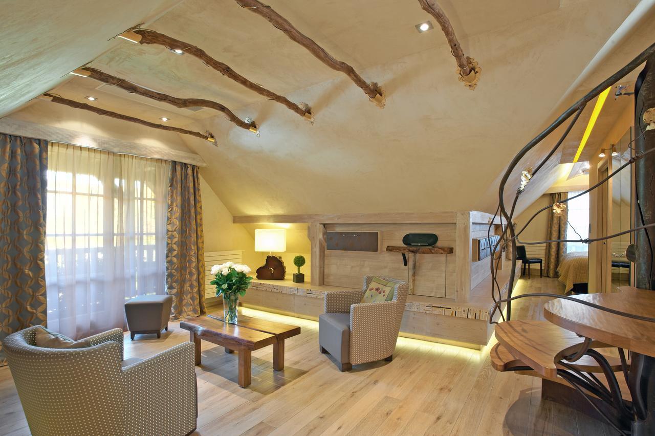 Des Chateaux & Hotel 4*